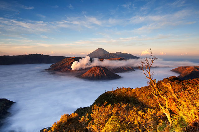 Bromo ngọn núi lửa còn đang hoạt động ở Indonesia
