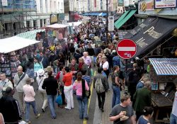 Những phiên chợ văn hóa ấn tượng giữa lòng thủ đô London