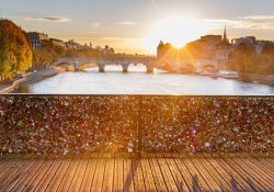 Pont des Arts – cây cầu “tình yêu” của những lứa đôi ở thủ đô Paris