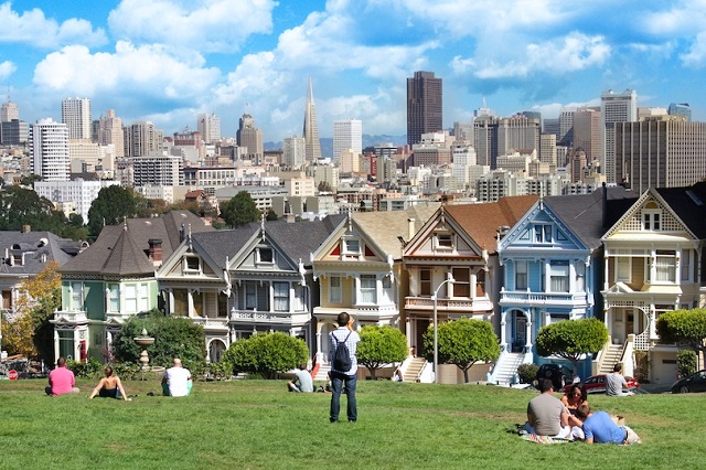 AlamoSquare là nơi để bạn chụp hình và nhìn ngắm những ngôi nhà kiểu Victoria