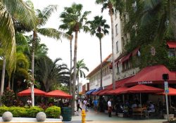 Săn lùng hàng hiệu ở thiên đường mua sắm Miami