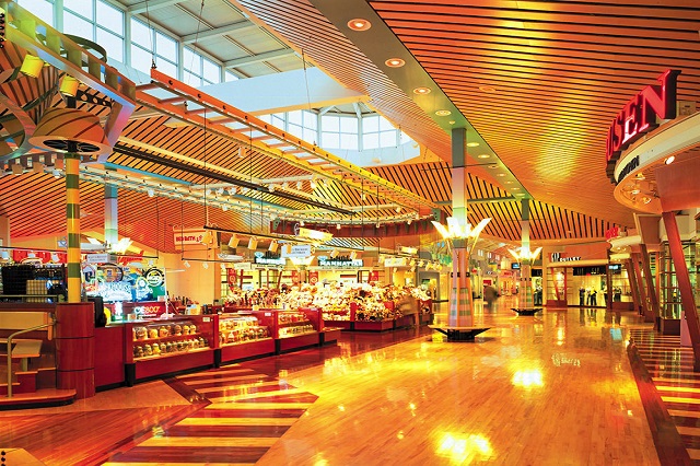 Gurnee Mills có không gian mua sắm rộng lớn với thiết kế sang trọng