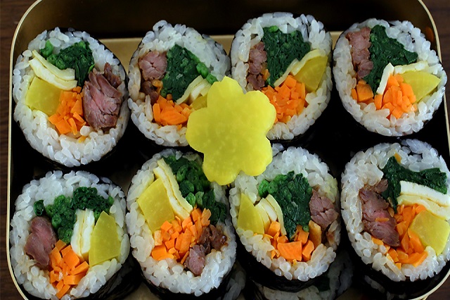 Gimbap là một món ăn không thể bỏ qua khi khám phá ẩm thực xứ Hàn