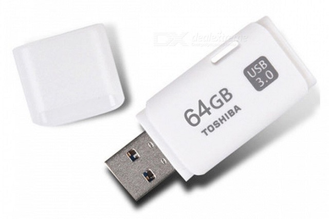 Vệ sinh đầu cắm USB là cách đơn giản nhất để khắc phục lỗi mà bạn nên làm